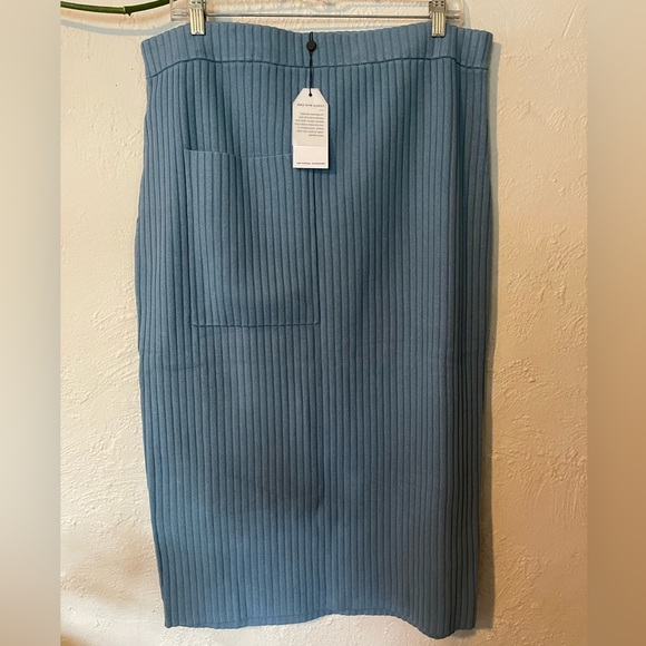 Universal Standard Skirt - Picture 1 of 5